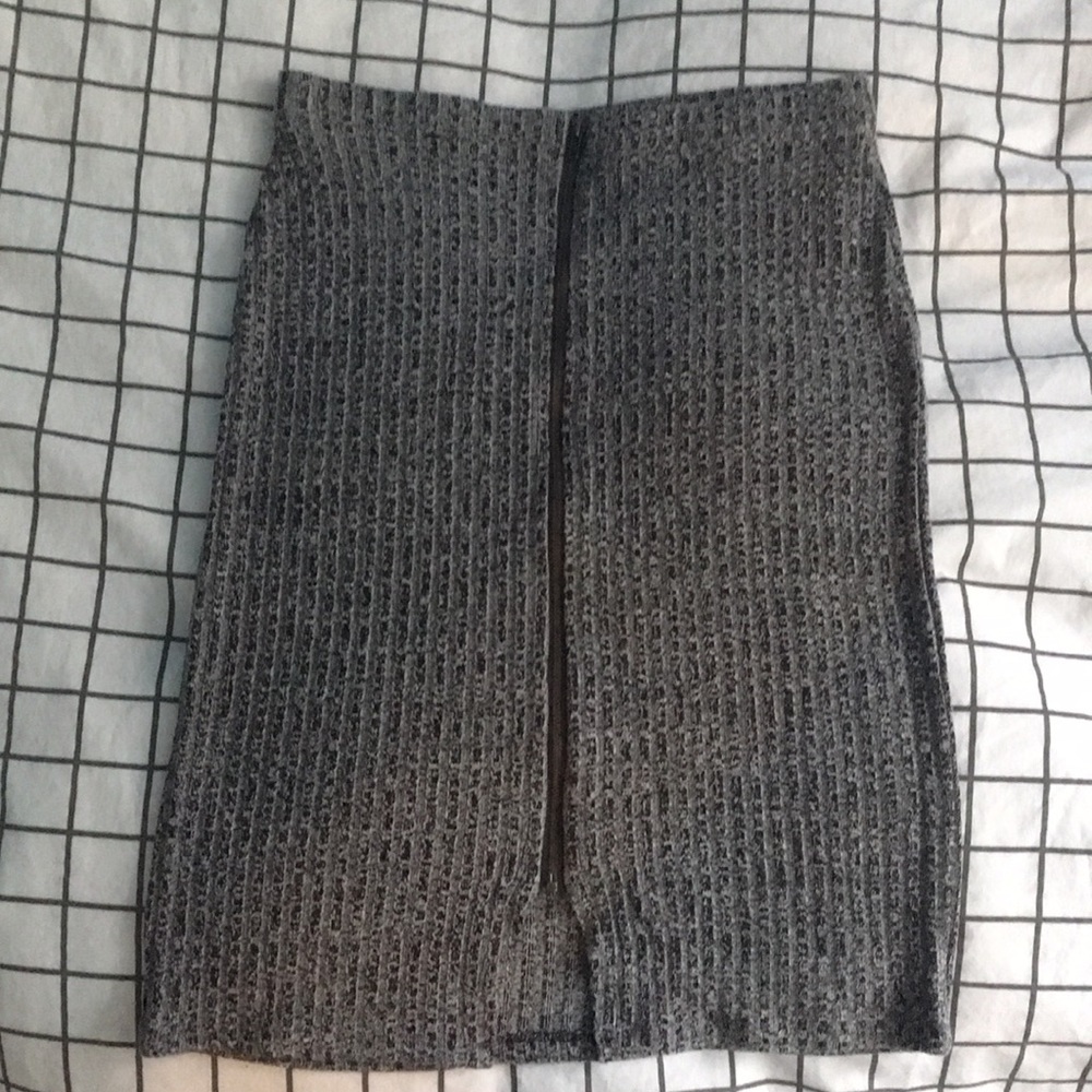 Dark Grey Ribbed Knit Skirt With Zipper Front